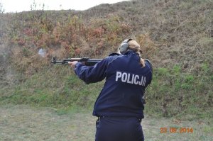 POLICJANCI ĆWICZYLI NA STRZELNICY