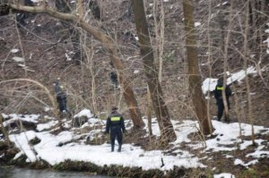 POLICJANCI KONTROLUJĄ MIEJSCA