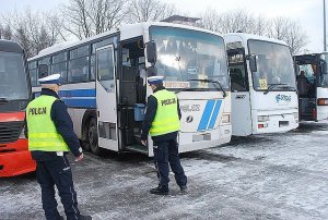 POLICJANCI DBAJĄ O BEZPIECZEŃSTWO W CZASIE FERII