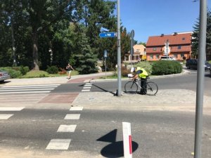 Osobowe auto potrąciło rowerzystę