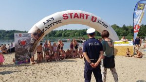 Policjanci na spotkaniu z plażowiczami