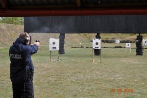 POLICJANCI ĆWICZYLI NA STRZELNICY