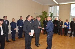 POLICJANCI OTRZYMALI TRZY NOWE RADIOWOZY