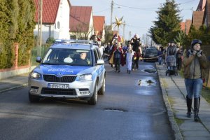 Policjanci zabezpieczali orszak Trzech Króli