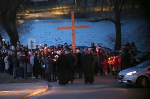 Policjanci zabezpieczali drogę krzyżową