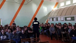 Policjanci rozmawiali o cyberprzemocy z młodzieżą